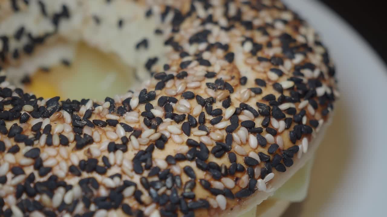 Bagel di semi di sesamo