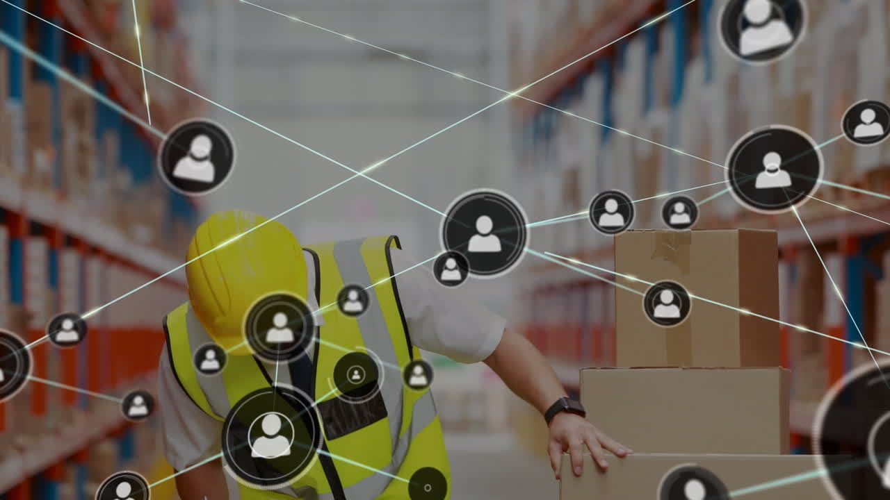 Animazione di reti di connessione con icone di persone su un uomo caucasico che lavora in un magazzino.