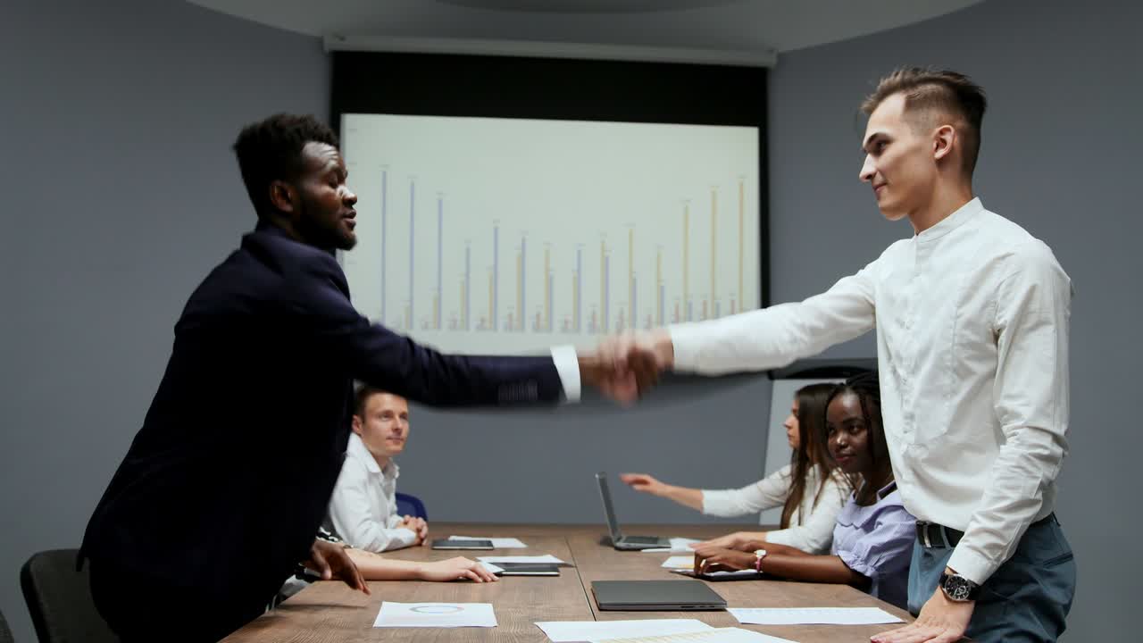 Conclusion multietnicita mutually beneficial transactions between African American and European. Transfer of ownership in the conference room. The Board of Directors. Business meeting