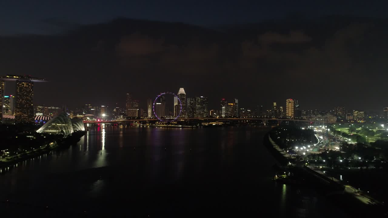 밤에 싱가포르 스카이라인