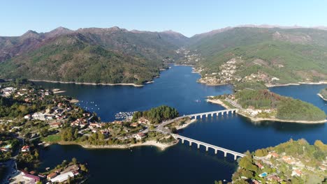 Wunderschöne-Naturlandschaft-Aus-Dem-Naturpark-Gerês-In-Portugal