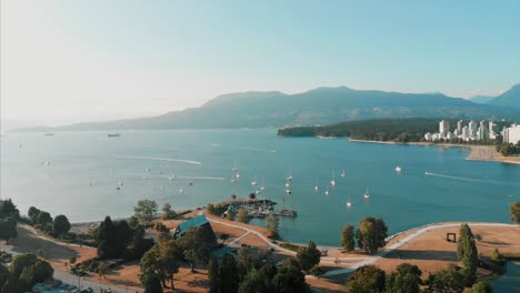 Downtown-Vancouver,-Pacific-ocean,-kitsilano-beach,-island,-mountain