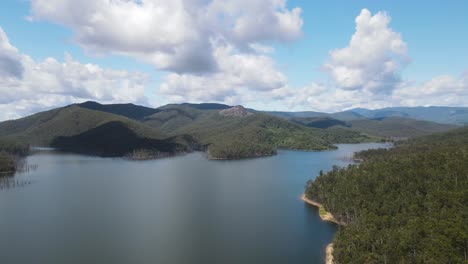 Pages-Pinnacle-a-tertiary-rhyolite-volcanic-plug-on-a-ridge-with-Hinze-Dam-below