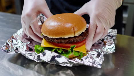 preparando una deliciosa hamburguesa casera
