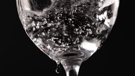 vaso de vino con agua