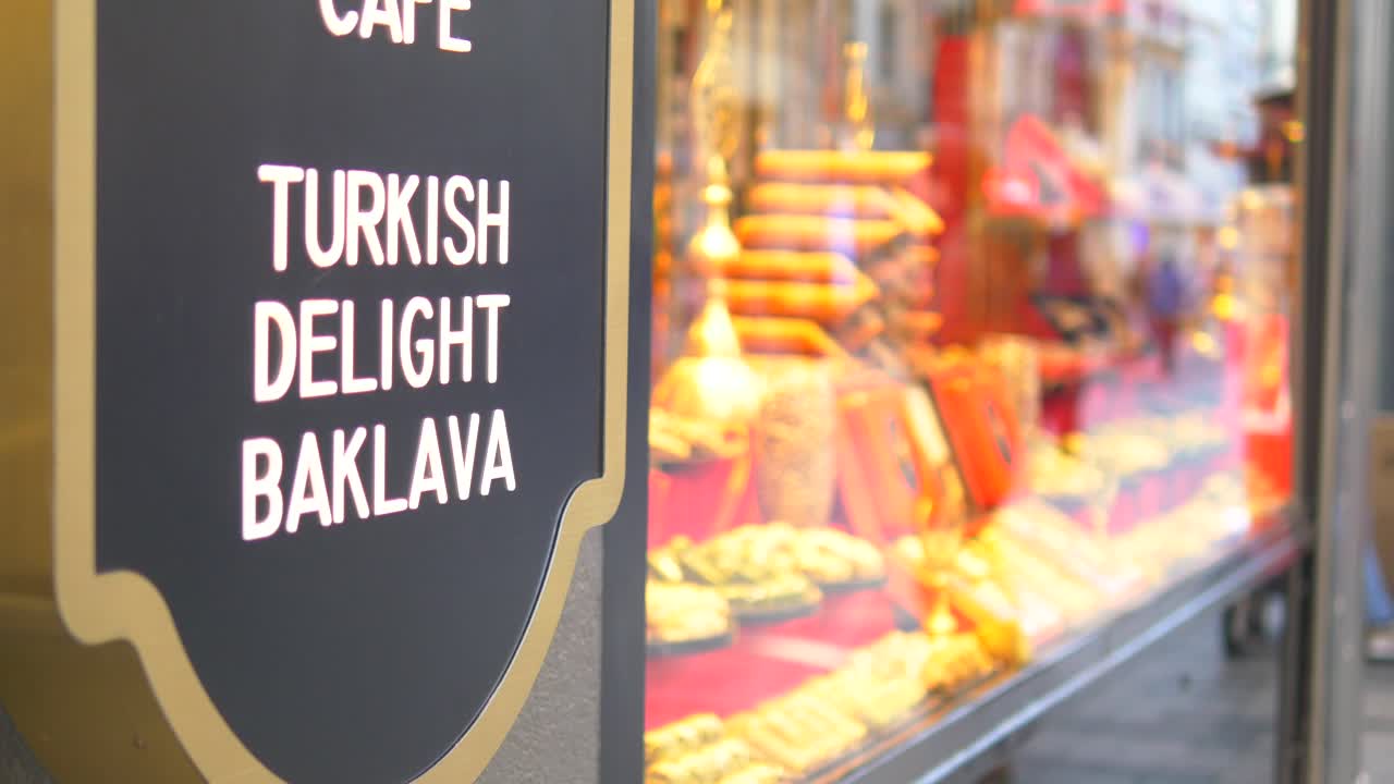 delicias turcas y baklava en un café en turquía