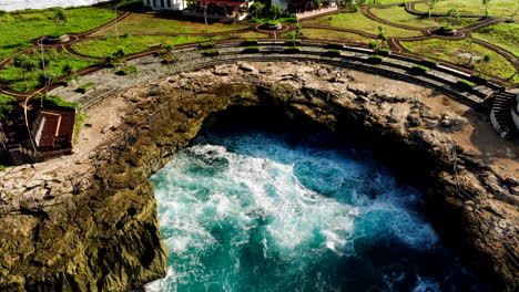 Waves-Crashing-On-Rocky-Cove-Of-Devil's-Tears-In-Nusa-Lembongan,-Bali,-Indonesia