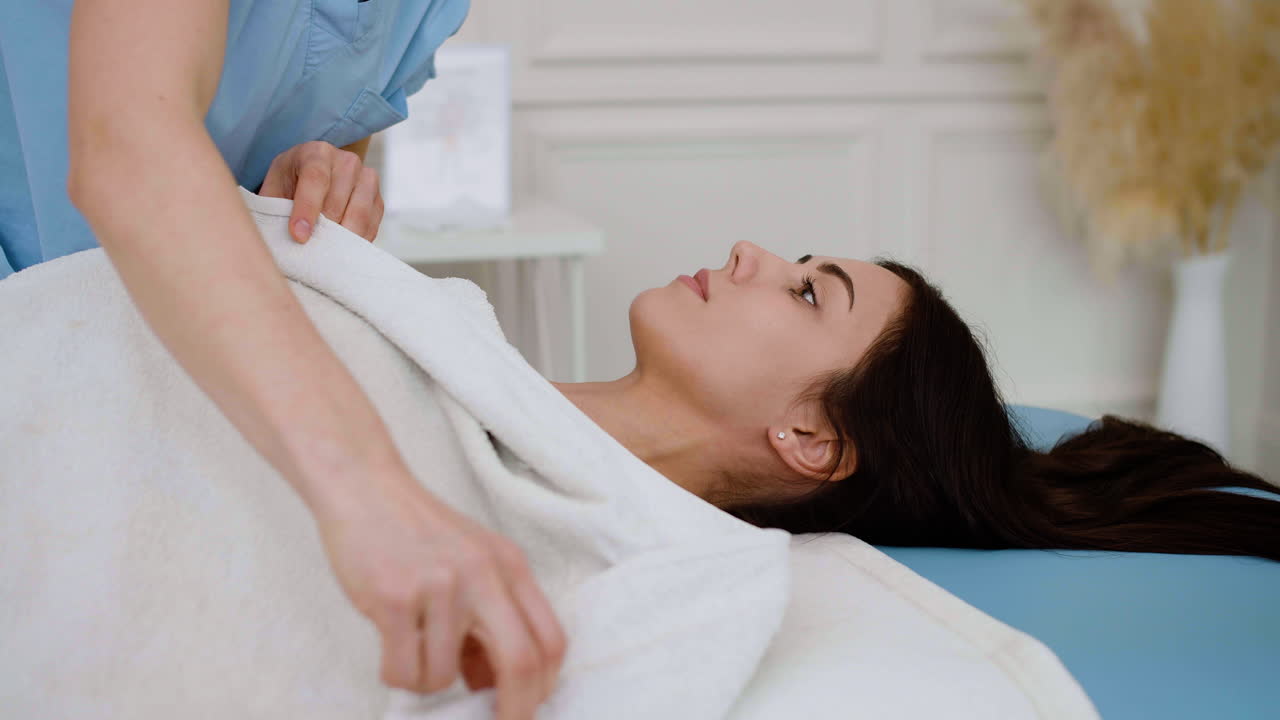 클라이언트 와 함께 마사지 치료사