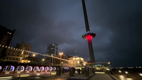 Ciudad-Costera-De-Brighton-Por-La-Noche-Con-Atracción-Turística-I360-En-Inglaterra