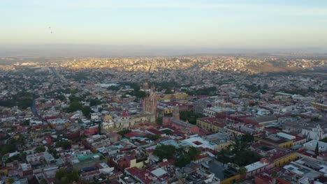 vista aérea de san miguel de allende durante el amanecer