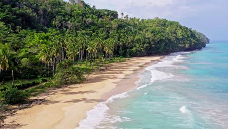 Avance-Aéreo-Sobre-Playa-Desierta-Coson,-Las-Terrenas-En-República-Dominicana