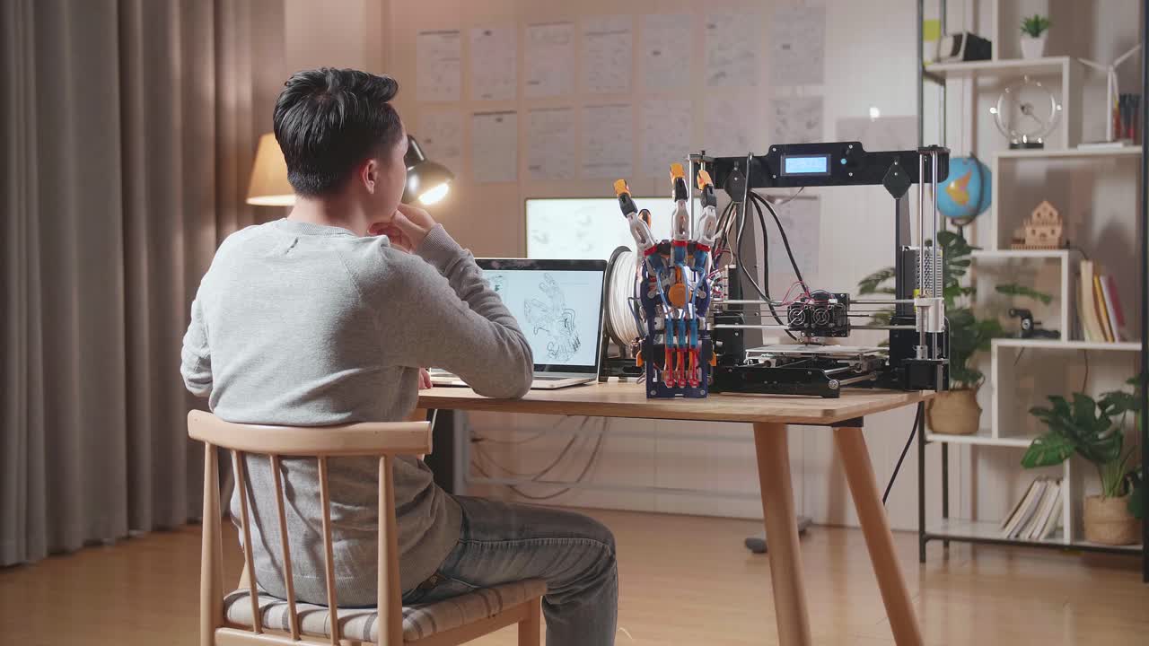 3d 프린팅 프로젝트에서 일하는 학생