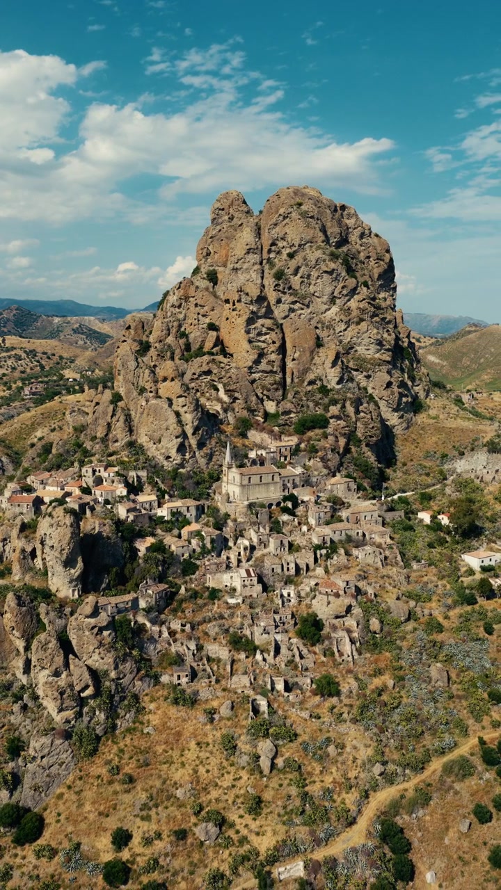 Beleza Atemporal da Aldeia de Montanha de Pentidattilo