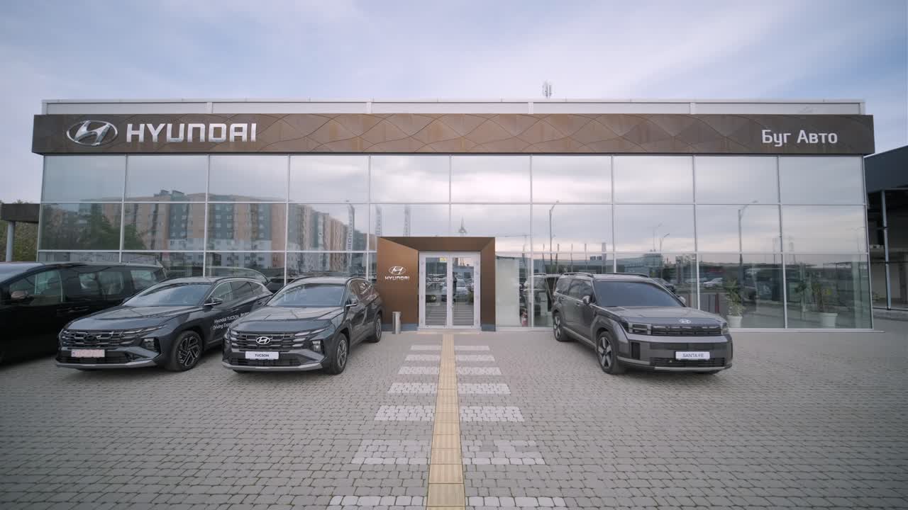 Hyundai Car Dealership with Tucson and Palisade