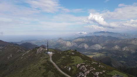Drone-view-from-Mirador-del-Fitu-in-Picos-de-Europa,-Asturias,-Spain