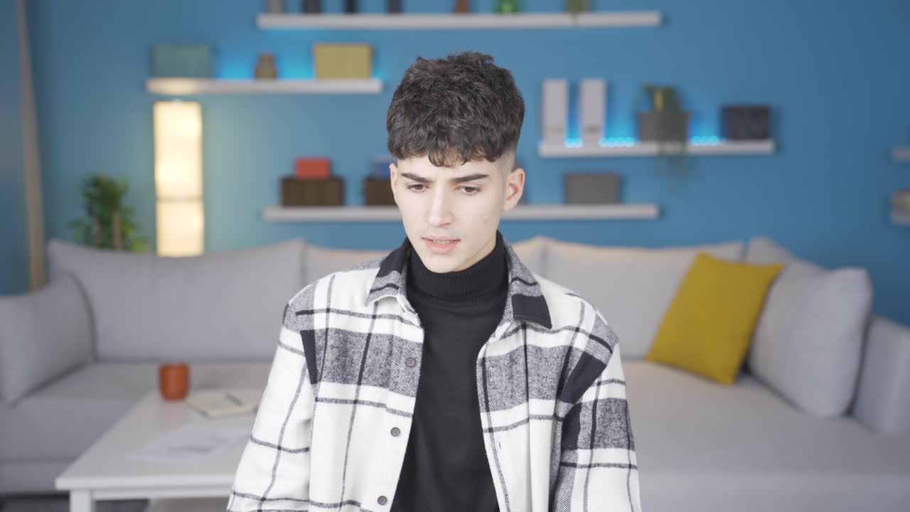 получив плохую новость, молодой человек разочаровался.