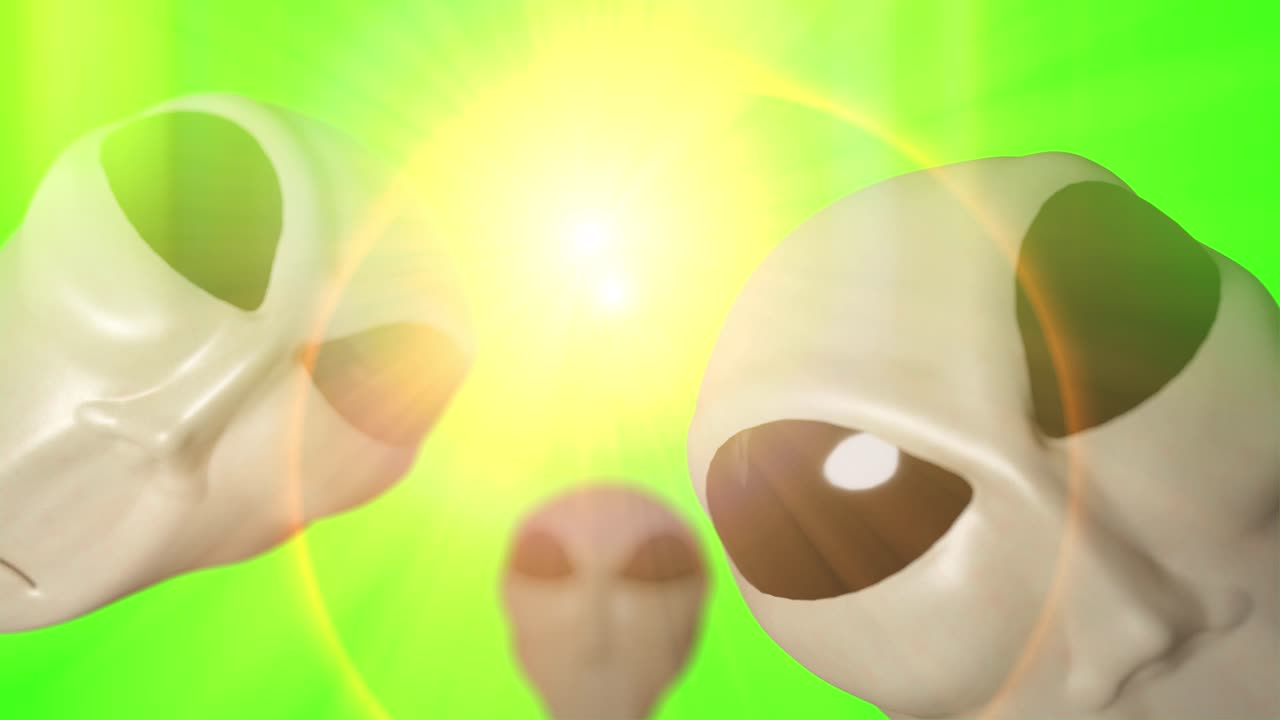 외계인 회색 머리가 끔찍한 외계인의 회색 납치 생물과 얼굴을 고 있습니다.