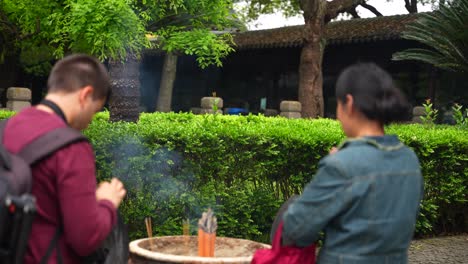 couple visiting a chinese temple