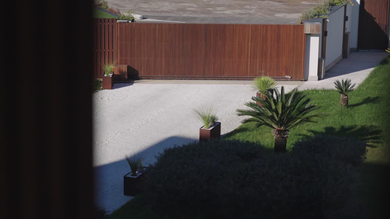 프랑스 프론티냥에 있는 빌라의 정문 입구