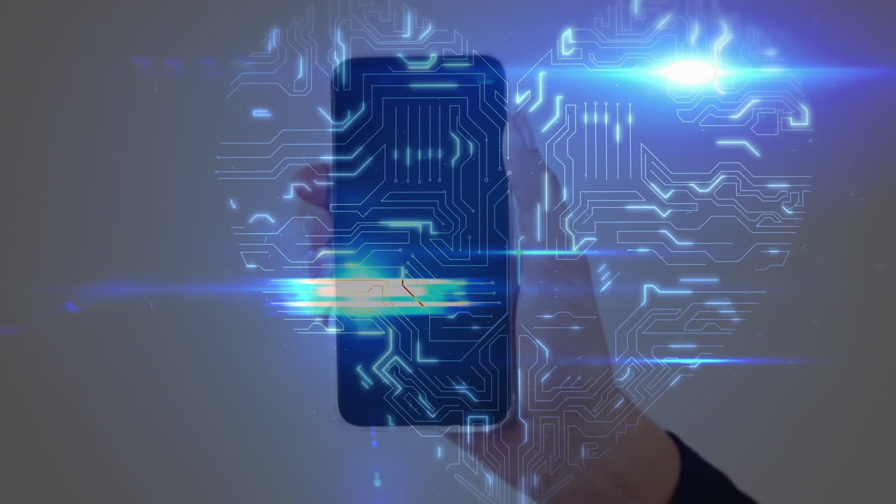 animación del procesamiento de datos sobre una mujer de negocios caucásica que usa un teléfono inteligente