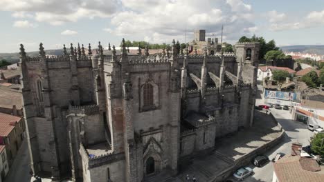 Dekorative-Fassade-Der-Guarda-Kathedrale-In-Portugal