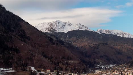 Stunning-alps-in-Italy-in-an-orbiting-wide-aerial-with-blue-skies