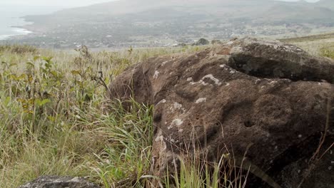 Misteriosas-Tallas-De-Piedra-Adornan-Un-Mirador-Para-Los-Hombres-Pájaro-En-La-Isla-De-Pascua-1