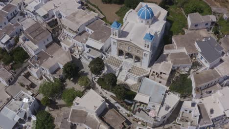 Antena---Iglesia-Principal-Del-Pueblo-De-Falatados-En-La-Isla-De-Tinos,-Grecia