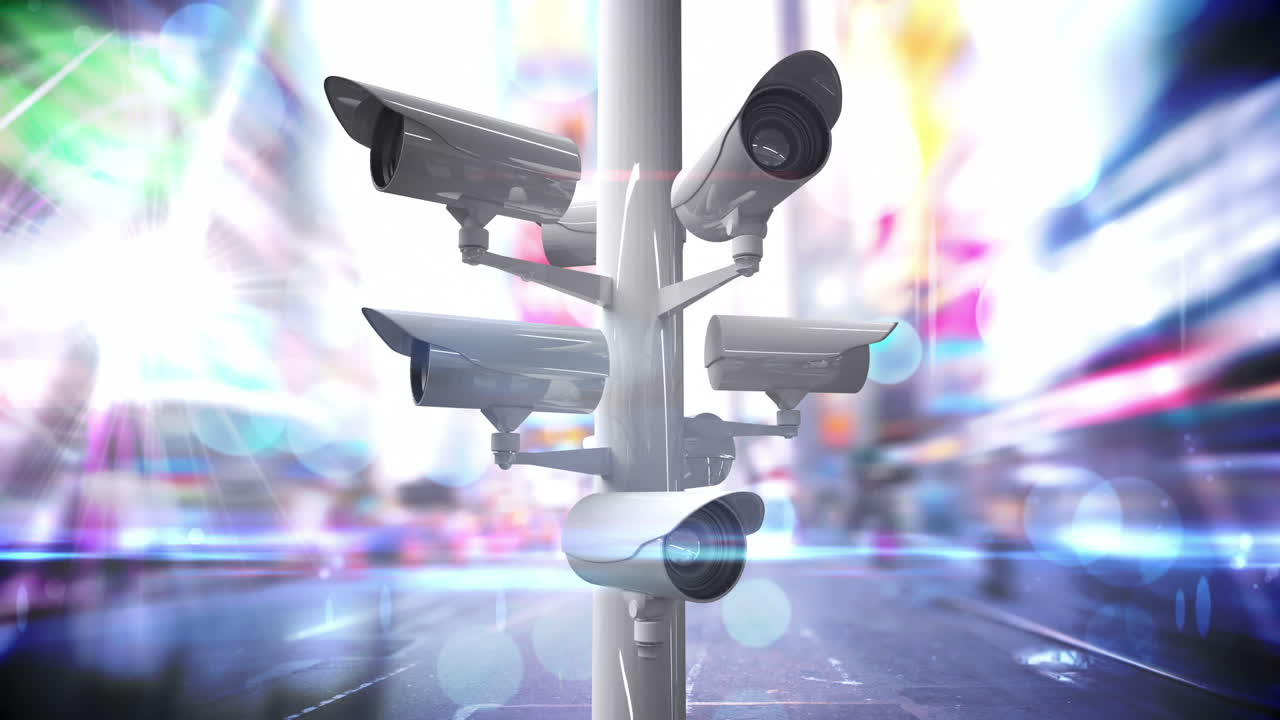 cámaras de cctv sobre una carretera concurrida