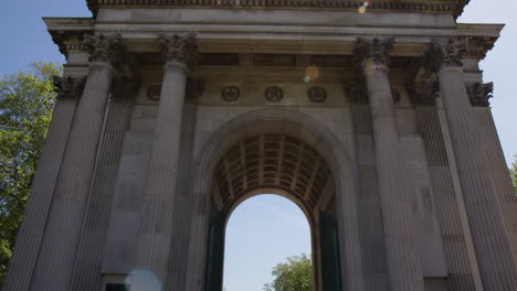 wellington arch with quadriga on top