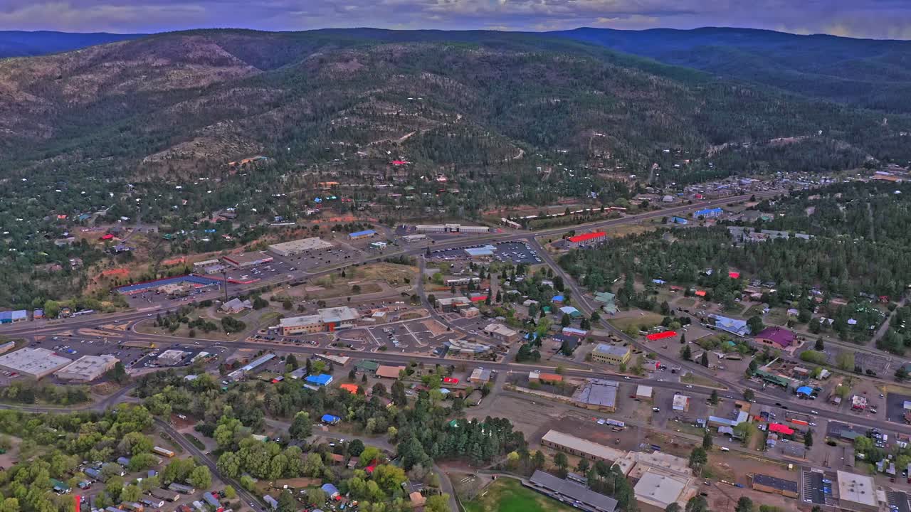 vista aérea de la ciudad de ruidoso en nuevo méxico