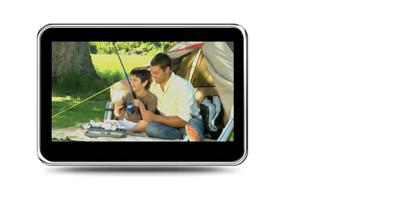 montaje de una familia relajándose juntos