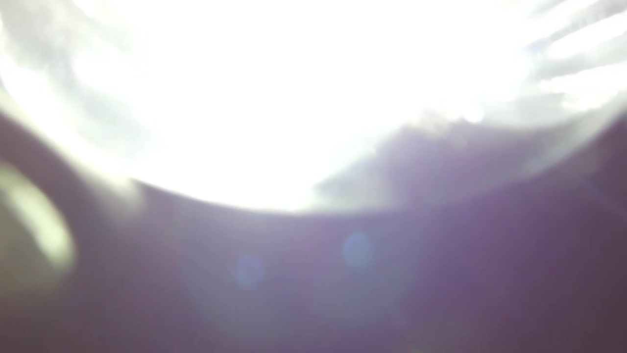 Reflexo de Lente e Vazamentos de Luz Abstratos em Fundo Escuro