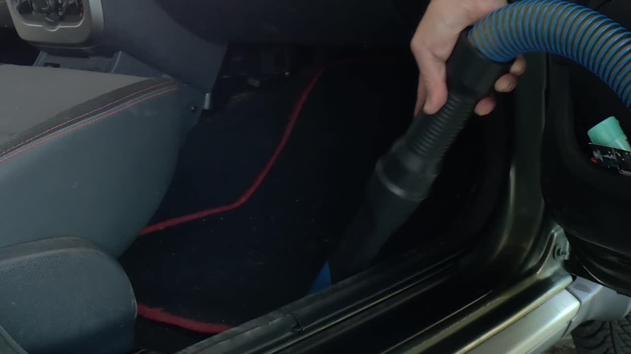 Vaccum Cleaner clean car interior