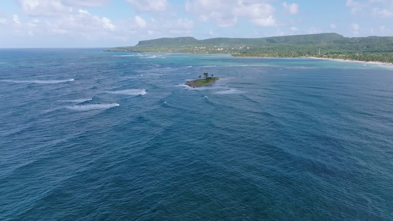 Vista a volo d'uccello della piccola isola di El Cayito nella Repubblica Dominicana
