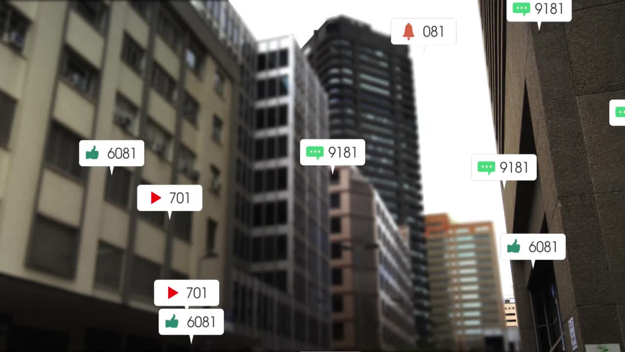 Animação de ícones de redes sociais e números em banners sobre uma paisagem urbana.