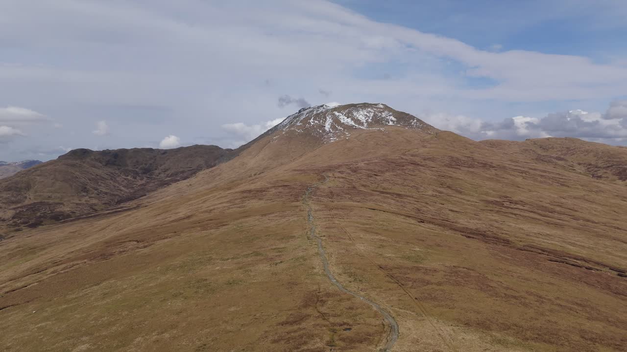 Vista della cima del munro Ben Lomond durante un'escursione