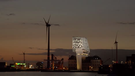 Blick-Auf-Den-Hafen-Von-Antwerpen-Bei-Sonnenuntergang