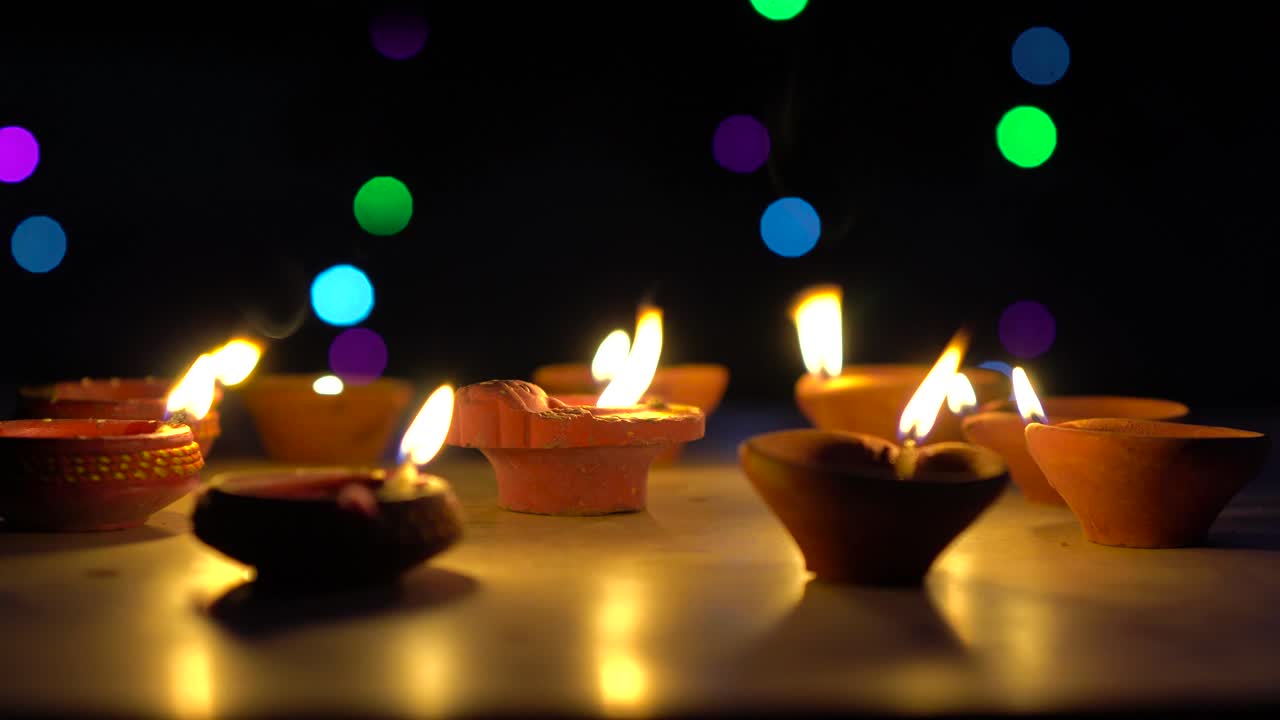 Diwali Diya (olejová lampa), známá také jako díva