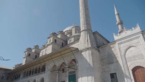 vista exterior de una mezquita