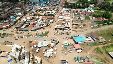 Aerial-view-of-cars-and-people-at-a-Open-Air-Market,-in-Africa---reverse,-drone-shot