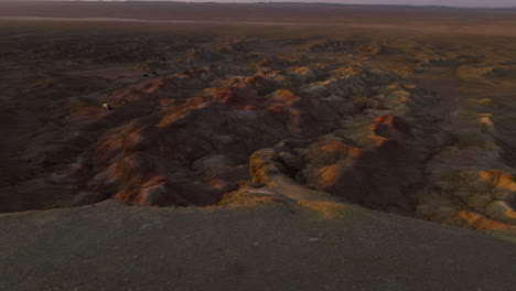 A-View-Of-Tsagaan-Suvarga-Escarpment-During-Sunset-In-Olziit-Soum-of-Dundgovi-Province,-Mongolia