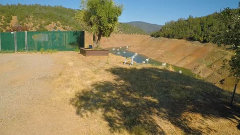 Una-Vista-Aérea-Sobre-Un-Lago-De-Oroville-Muy-Bajo-En-California-Durante-La-Sequía-Extrema-2