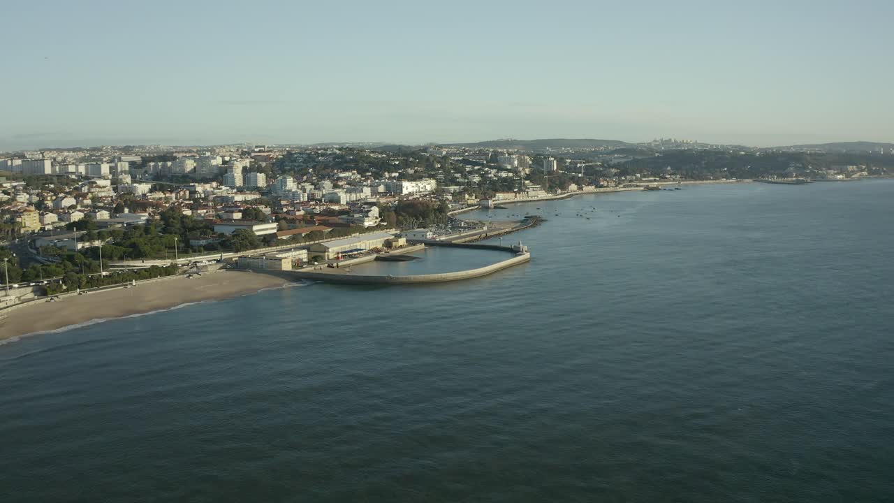 amplia vista aérea de marina de oeiras