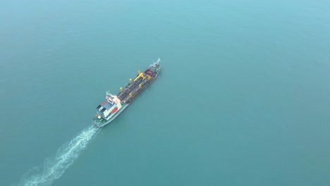 Un-Buque-De-Carga-Navegando-En-El-Océano-Atlántico-En-Aguas-De-Lagos