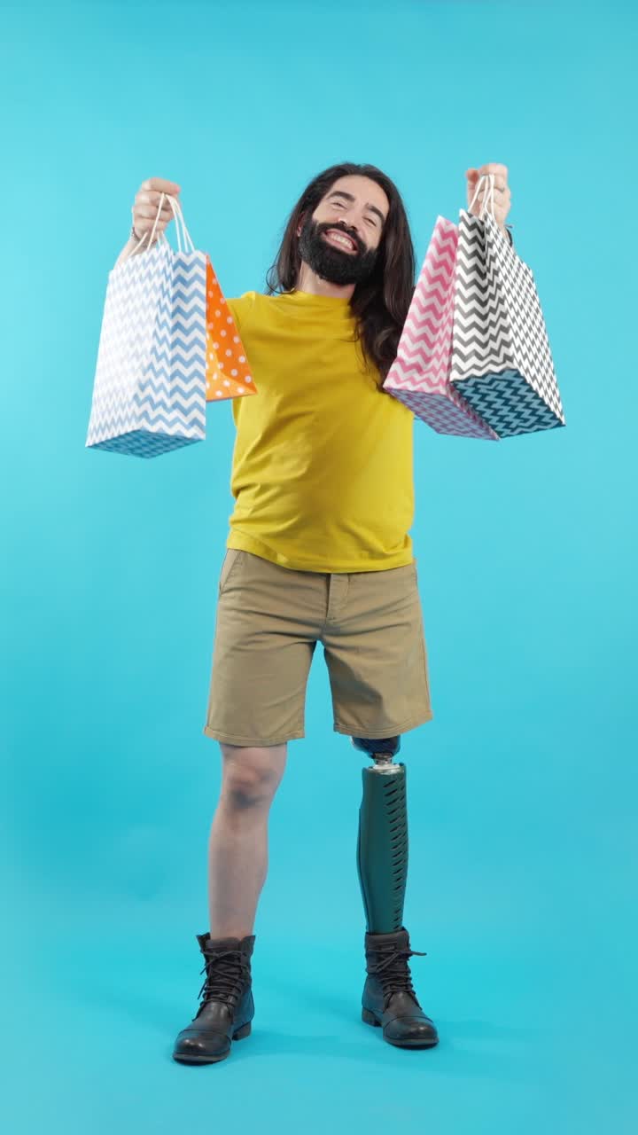 Man with prosthetic leg happily holding shopping bags