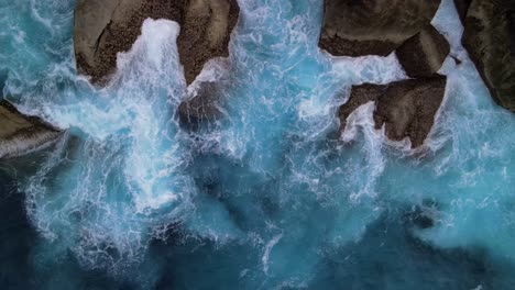 Top-down-of-the-movement-of-the-waves-in-Albany-Western-Australia