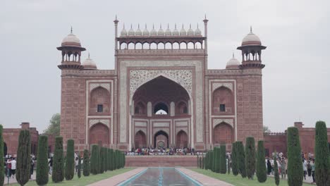 the western gate of taj mahal