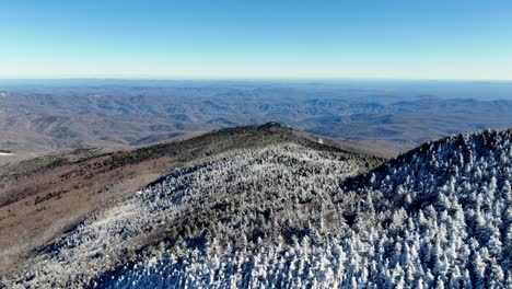 rime hielo en la cima de la montaña abuelo nc