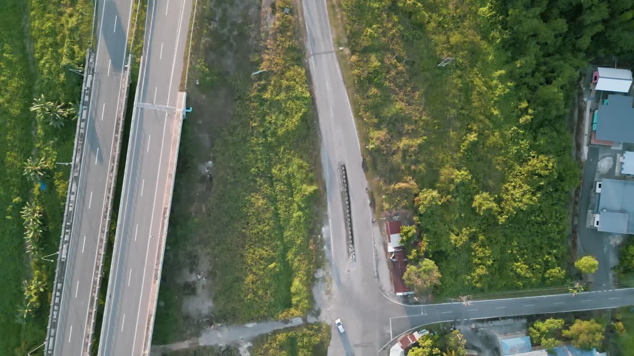 룬두 (lundu) 의 아름다운 공중 풍경 은 강과 다리